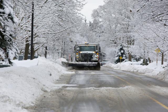 City of Markham on Twitter: "Did you know? Snow removal service begins on  local roads, including rear lanes, when snow reaches a depth of 7.5 cm or  more at the end of