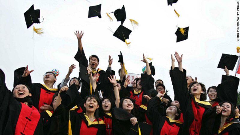 C:\Users\Peter\Pictures\文章插图\121123055405-china-university-graduates-story-top.jpg