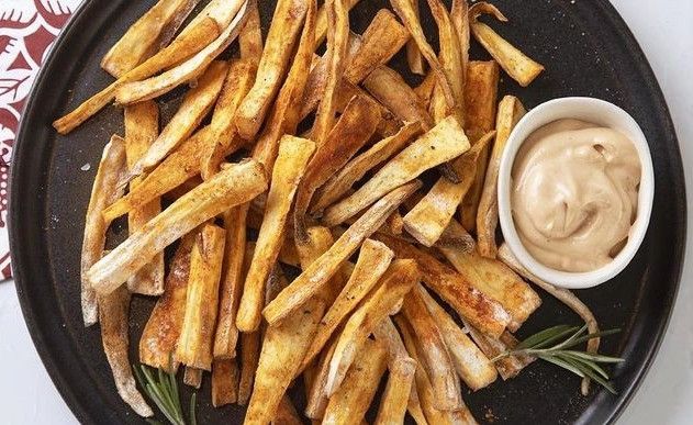 Airfryer Parsnip Chips with Smoked Paprika, BBQ Mayo Dip