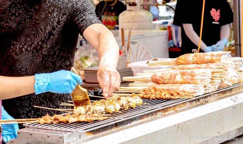 图片包含 人, 室内, 食物, 制造 描述已自动生成