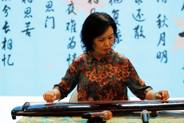 A person playing a musical instrument

AI-generated content may be incorrect.