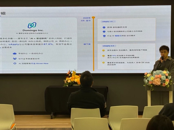 桌子上的电脑萤幕画面 中度可信度描述已自动生成