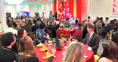 Balmoral 举办圣诞派对融洽欢乐