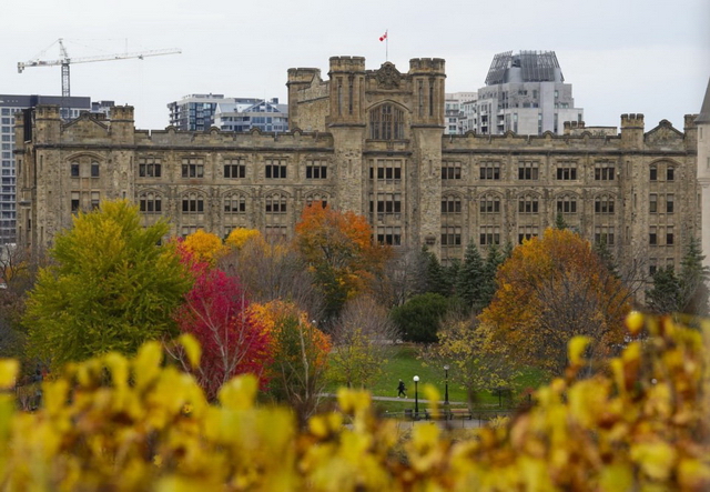 报税季逼近！CRA一天30万通电话爆满：急招1,700人灭火