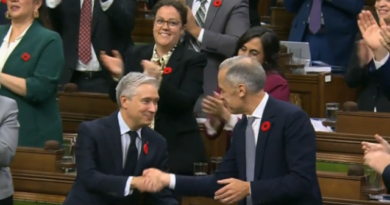 联邦裁员“反被打脸”？卡尼政府人事调整成本高达15亿！